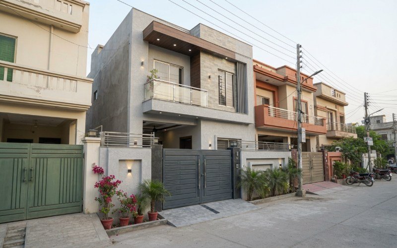 Modern 2-story house exterior in Lahore