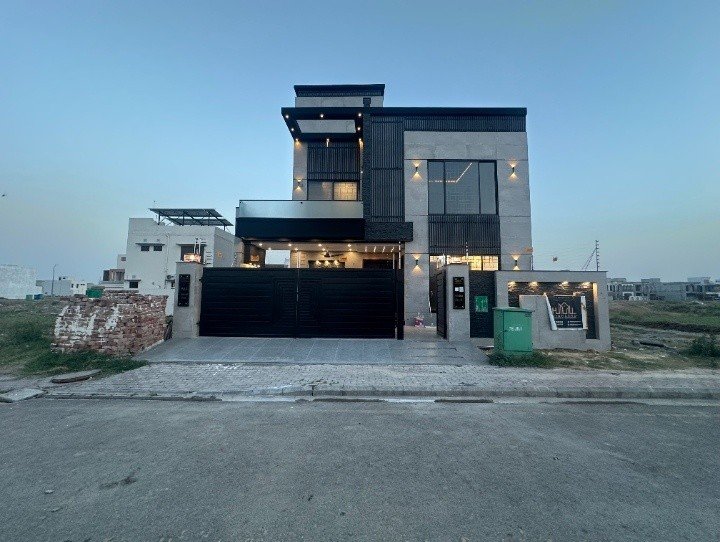 10 Marla Tauheed Block Bahria Town Lahore Modern Turnkey House Construction