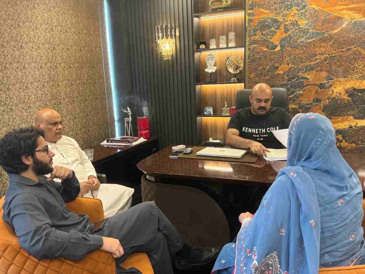 Site discussion for a construction project in Lahore