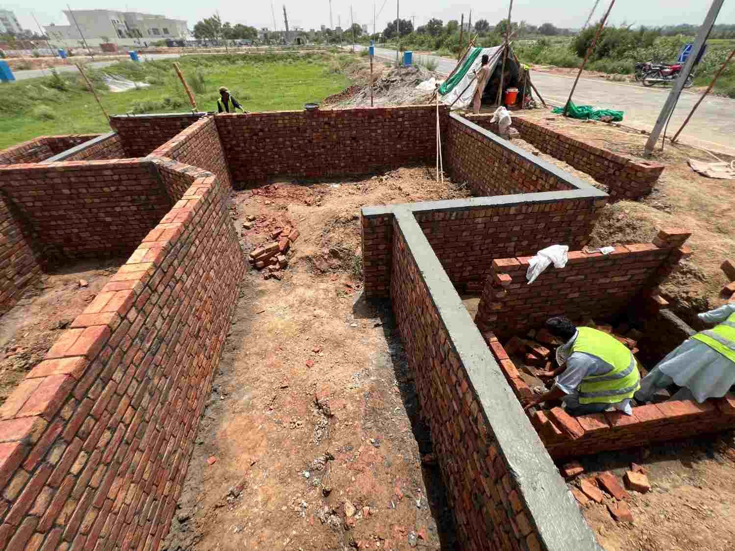 Slab construction work at a Highland Construction project in Lahore